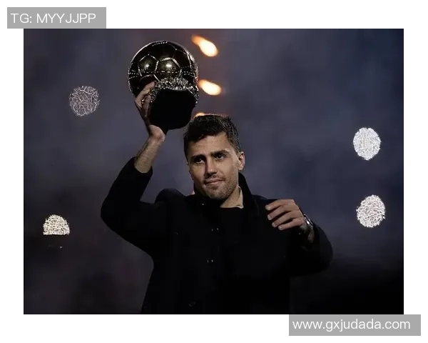 2025年十佳男足球星排名揭晓 这些球员凭实力和表现领跑世界足球圈