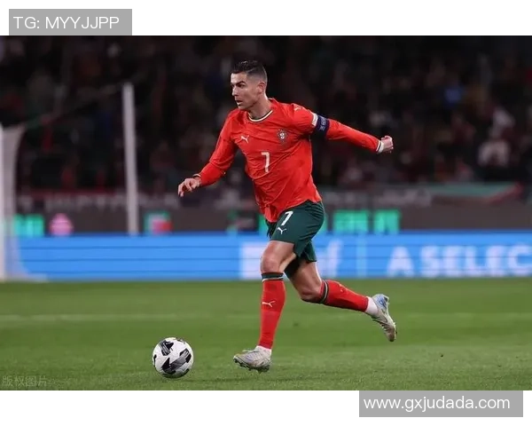 C罗领衔足球巅峰对决展现绝佳技术与领导力的精彩瞬间