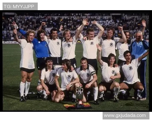 二十世纪足球五大球星的辉煌历程与影响力解析