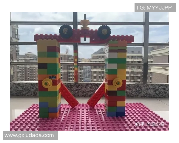 乐高拼搭足球星纪念币创意展示助力收藏爱好者体验足球文化魅力