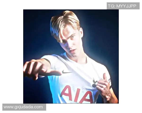 全球足坛风云人物:揭示足球1号球星的传奇之路与未来展望 全球足坛风云人物:揭示足球1号球星的传奇之路与未来展望