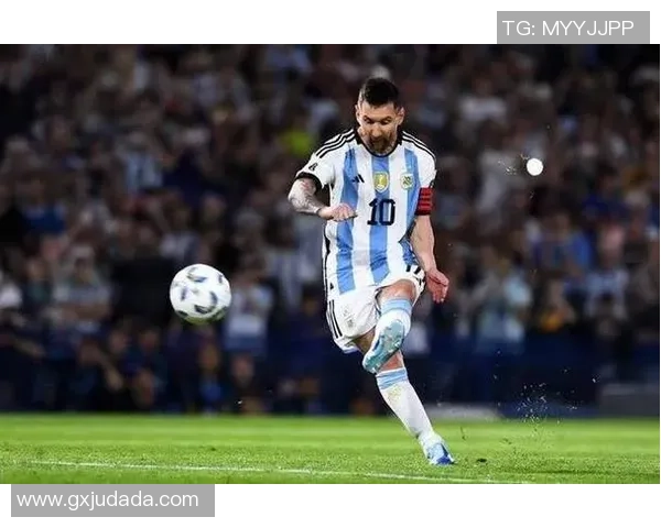 唯一大满贯足球球星是谁 他的成就如何改变了足球历史