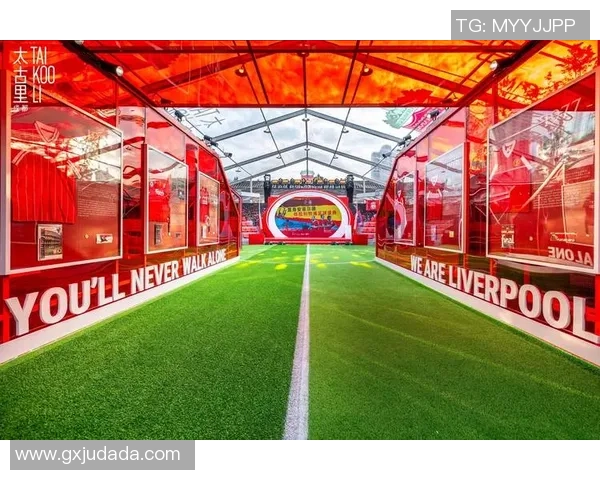 热销足球球星落地摆件打造球迷居家装饰与运动氛围新品推荐