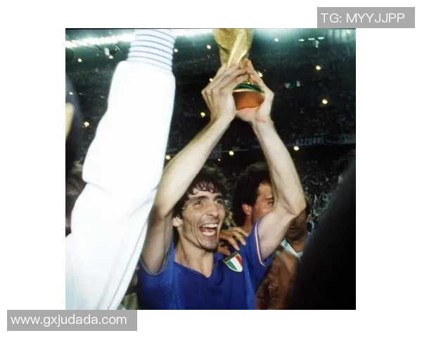 足球史上十大传奇球星全解析：从贝利到梅西的辉煌岁月