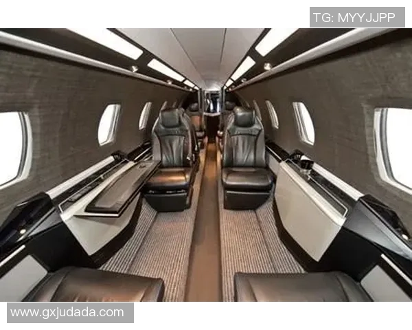 足球巨星奢华生活揭秘 从私人飞机到豪华别墅的奢侈风范